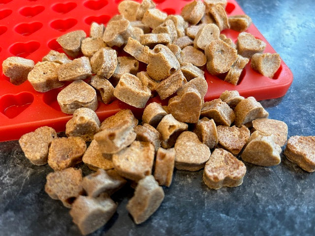 Lucy Loo Cat Treats - Chicken & Catnip (2 oz. Bag)